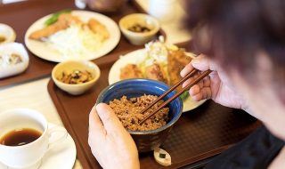 さんきゅうカフェの食事の様子