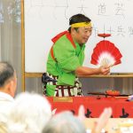 デイケアで大道芸中の麻布十兵衛さん