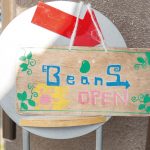 ビーンズふくしま看板「Ｂｅａｎｓ　ＯＰＥＮ」と書かれている。